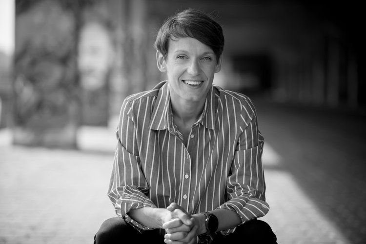 English Copywriter in Paris 2