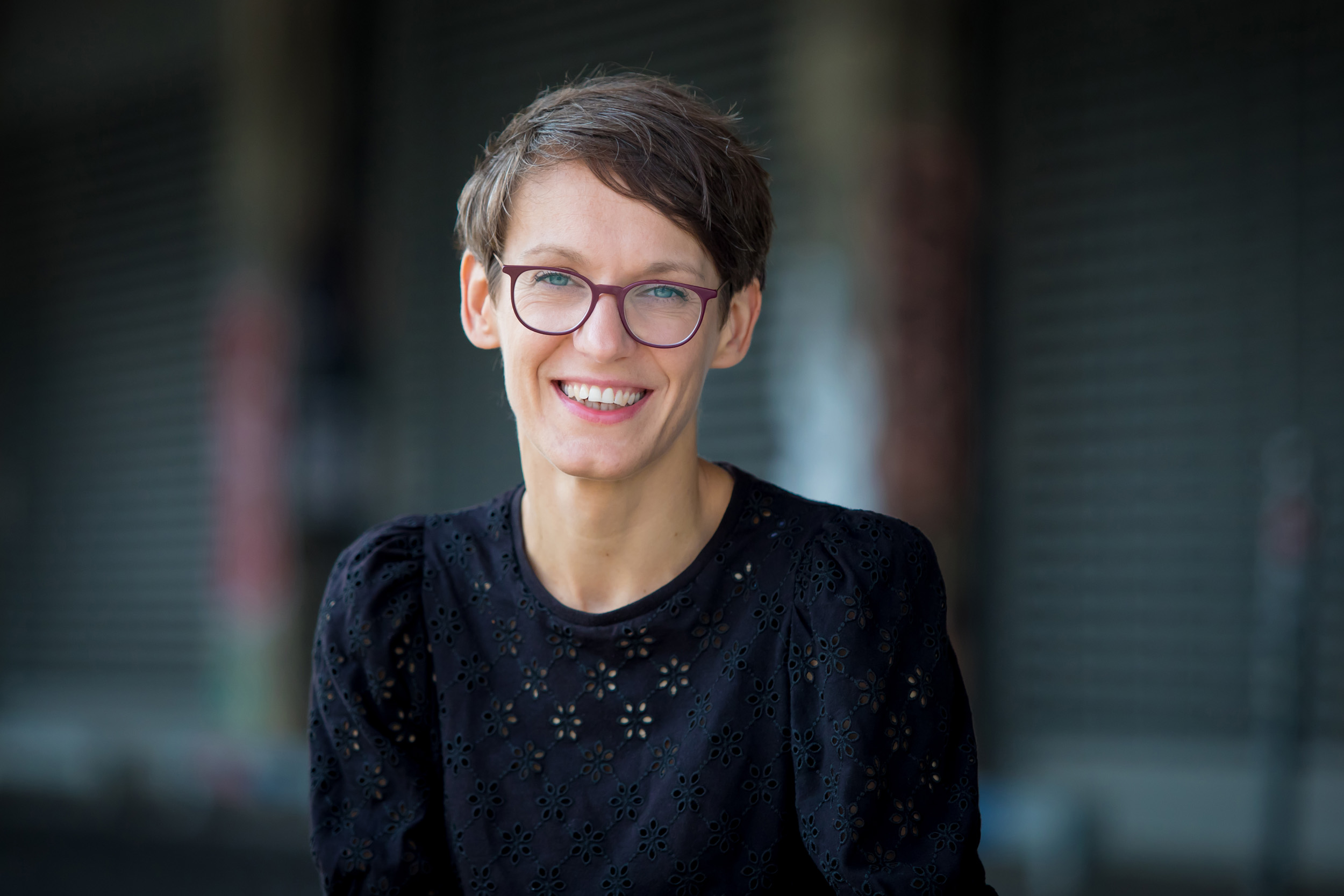 Victoria Wall - English Copywriter in Paris